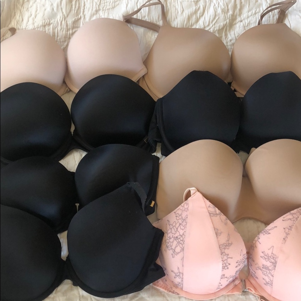 8  Victoria’s Secret bras! Tags 🏷 gone .
